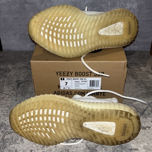 Yeeze Boost 350 white size 7 - Picture 6 of 8